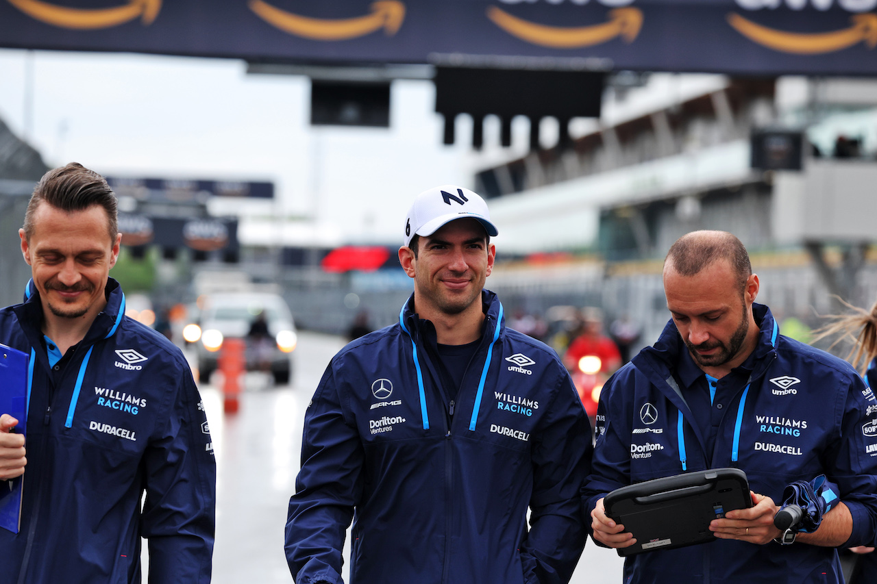 GP CANADA, Nicholas Latifi (CDN) Williams Racing walks the circuit with the team.
16.06.2022. Formula 1 World Championship, Rd 9, Canadian Grand Prix, Montreal, Canada, Preparation Day.
- www.xpbimages.com, EMail: requests@xpbimages.com © Copyright: Bearne / XPB Images