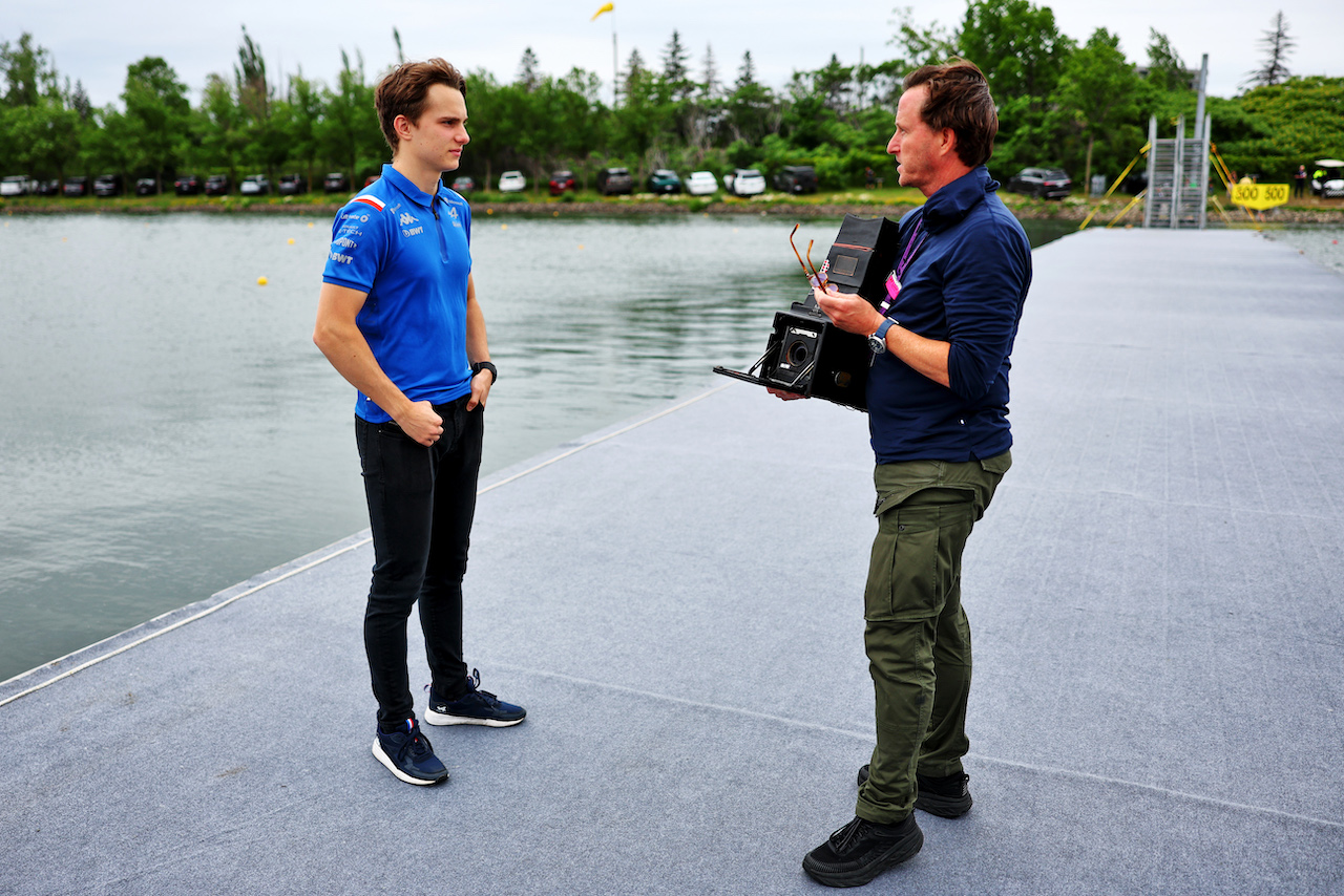 GP CANADA, (L to R): Oscar Piastri (AUS) Alpine F1 Team Reserve Driver with Joshua Paul, Photographer.
16.06.2022. Formula 1 World Championship, Rd 9, Canadian Grand Prix, Montreal, Canada, Preparation Day.
- www.xpbimages.com, EMail: requests@xpbimages.com © Copyright: Charniaux / XPB Images