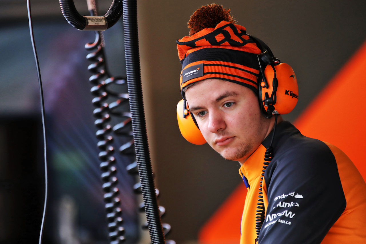 GP CANADA, McLaren mechanic.
18.06.2022. Formula 1 World Championship, Rd 9, Canadian Grand Prix, Montreal, Canada, Qualifiche Day.
 - www.xpbimages.com, EMail: requests@xpbimages.com © Copyright: Coates / XPB Images