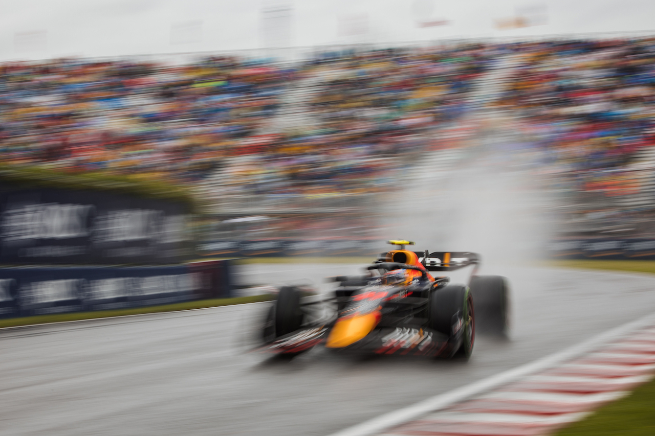 GP CANADA, Sergio Perez (MEX) Red Bull Racing RB18.
18.06.2022. Formula 1 World Championship, Rd 9, Canadian Grand Prix, Montreal, Canada, Qualifiche Day.
- www.xpbimages.com, EMail: requests@xpbimages.com © Copyright: Bearne / XPB Images