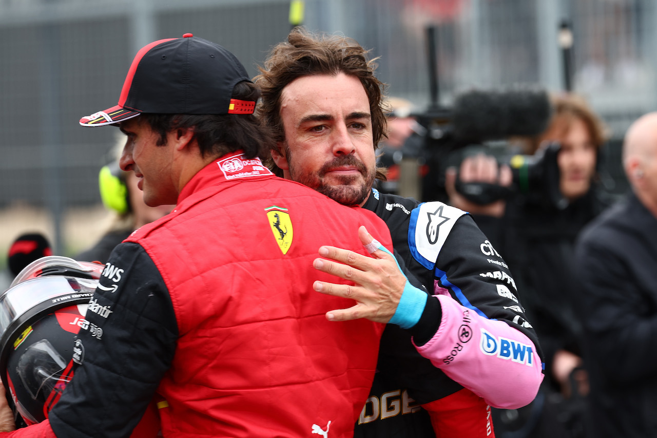 GP CANADA, Carlos Sainz Jr (ESP) Ferrari F1-75 with Fernando Alonso (ESP) Alpine F1 Team A522.
18.06.2022. Formula 1 World Championship, Rd 9, Canadian Grand Prix, Montreal, Canada, Qualifiche Day.
- www.xpbimages.com, EMail: requests@xpbimages.com ¬© Copyright: Batchelor / XPB Images