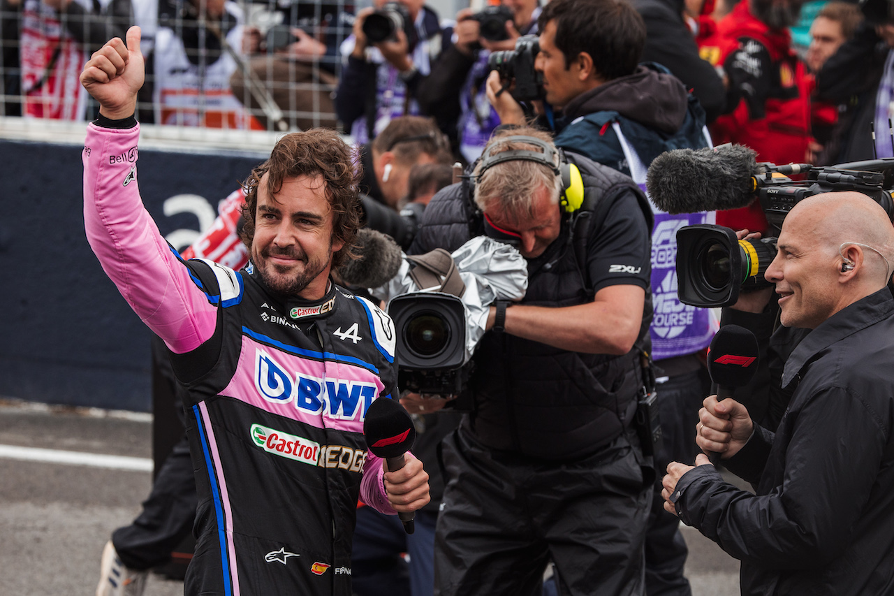 GP CANADA, Fernando Alonso (ESP) Alpine F1 Team celebrates his second position in qualifying parc ferme.
18.06.2022. Formula 1 World Championship, Rd 9, Canadian Grand Prix, Montreal, Canada, Qualifiche Day.
- www.xpbimages.com, EMail: requests@xpbimages.com © Copyright: Bearne / XPB Images