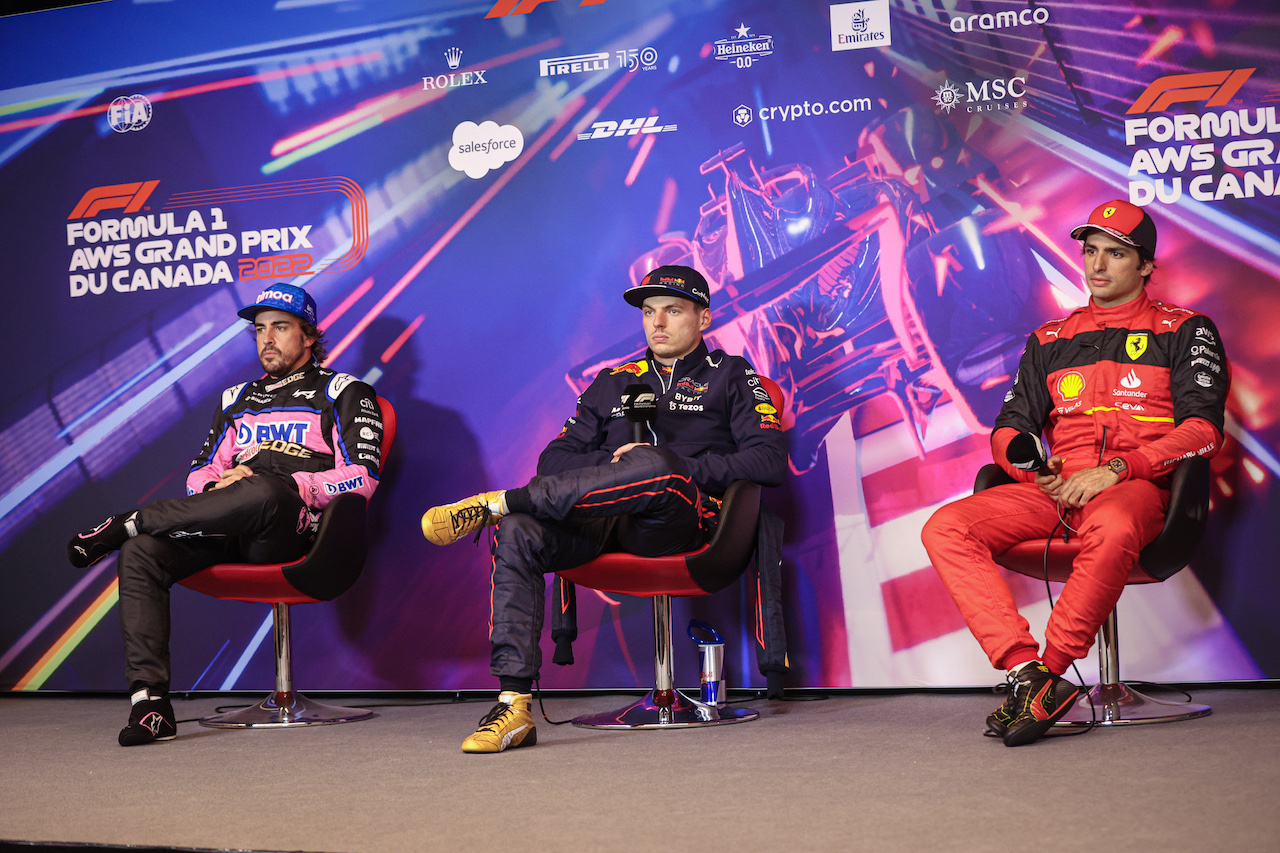 GP CANADA, (L to R): Fernando Alonso (ESP) Alpine F1 Team; Max Verstappen (NLD) Red Bull Racing; e Carlos Sainz Jr (ESP) Ferrari, in the post qualifying FIA Press Conference.
18.06.2022. Formula 1 World Championship, Rd 9, Canadian Grand Prix, Montreal, Canada, Qualifiche Day.
- www.xpbimages.com, EMail: requests@xpbimages.com © Copyright: XPB Images