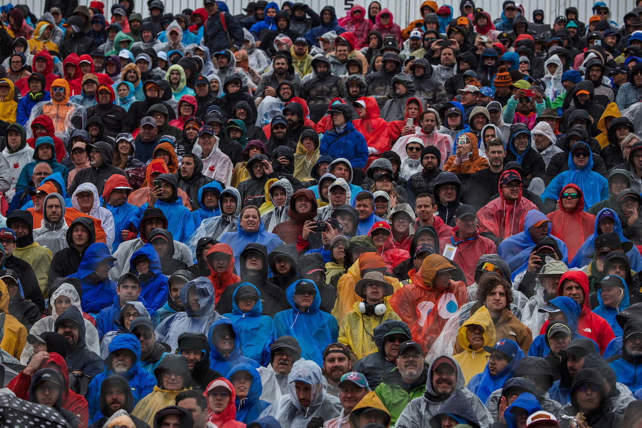 GP CANADA, Circuit Atmosfera - fans in the grandstand.
18.06.2022. Formula 1 World Championship, Rd 9, Canadian Grand Prix, Montreal, Canada, Qualifiche Day.
- www.xpbimages.com, EMail: requests@xpbimages.com © Copyright: Bearne / XPB Images