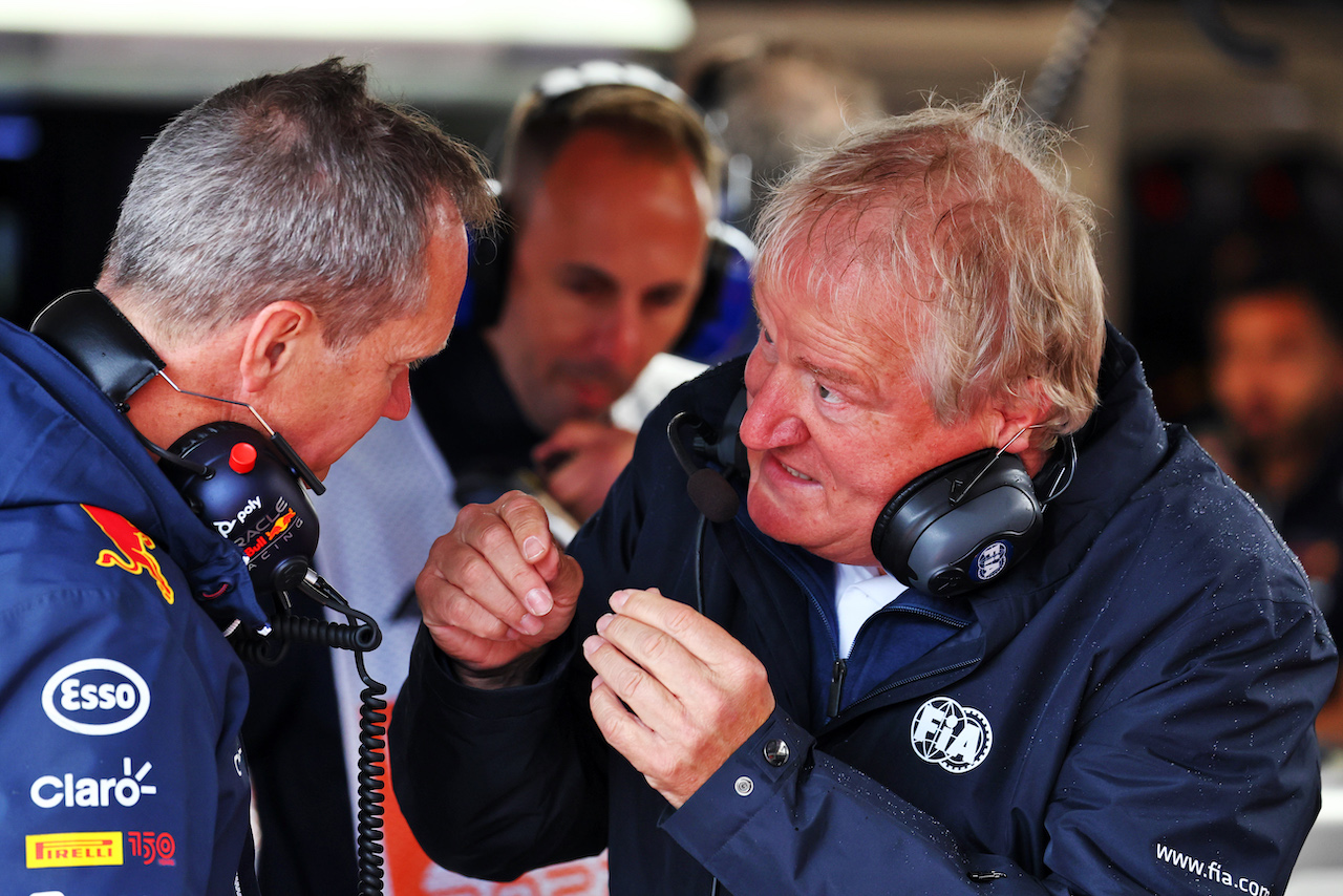GP CANADA, (L to R): Paul Monaghan (GBR) Red Bull Racing Chief Engineer with Jo Bauer (GER) FIA Delegate.
18.06.2022. Formula 1 World Championship, Rd 9, Canadian Grand Prix, Montreal, Canada, Qualifiche Day.
- www.xpbimages.com, EMail: requests@xpbimages.com © Copyright: Batchelor / XPB Images