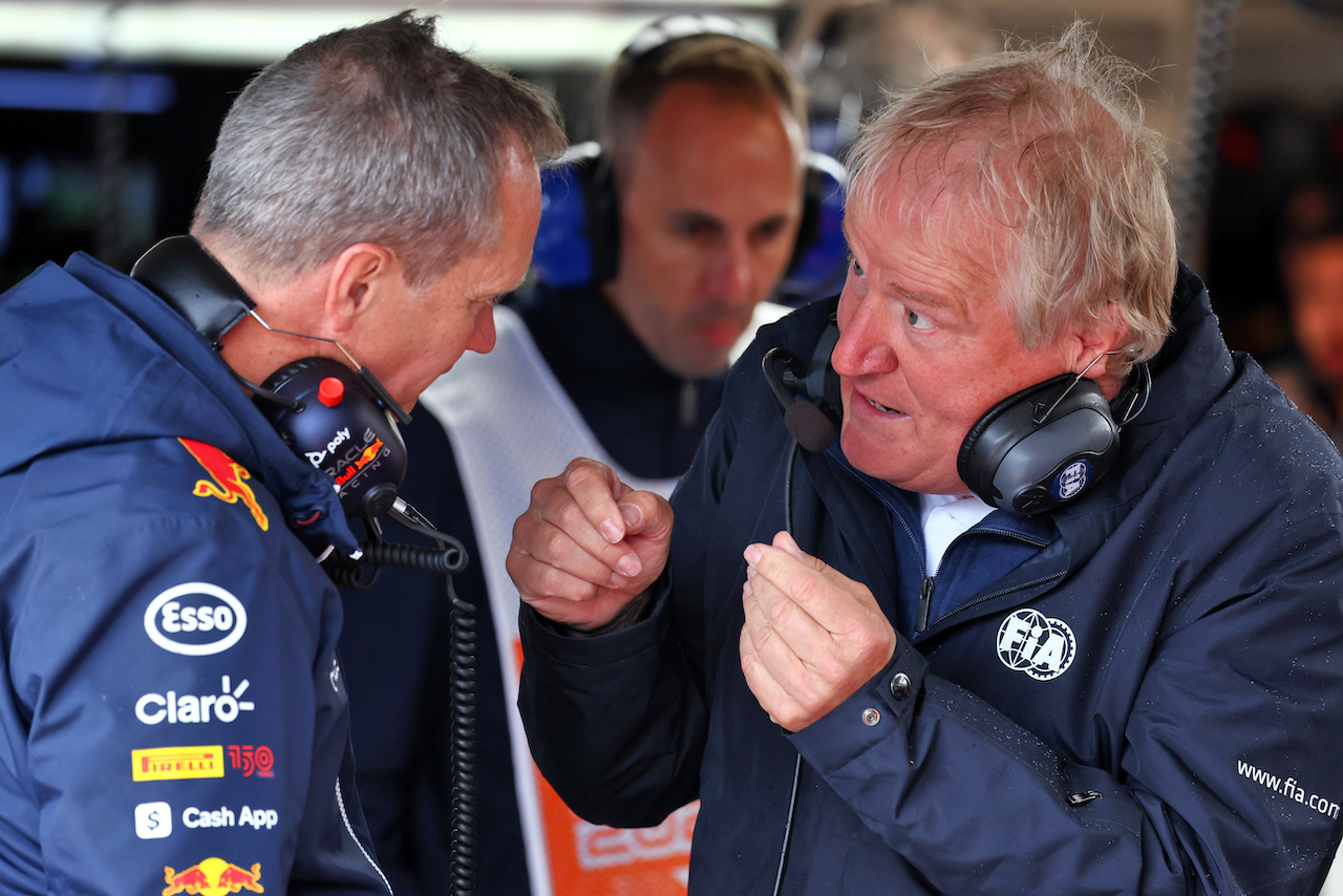 GP CANADA, (L to R): Paul Monaghan (GBR) Red Bull Racing Chief Engineer with Jo Bauer (GER) FIA Delegate.
18.06.2022. Formula 1 World Championship, Rd 9, Canadian Grand Prix, Montreal, Canada, Qualifiche Day.
- www.xpbimages.com, EMail: requests@xpbimages.com © Copyright: Batchelor / XPB Images