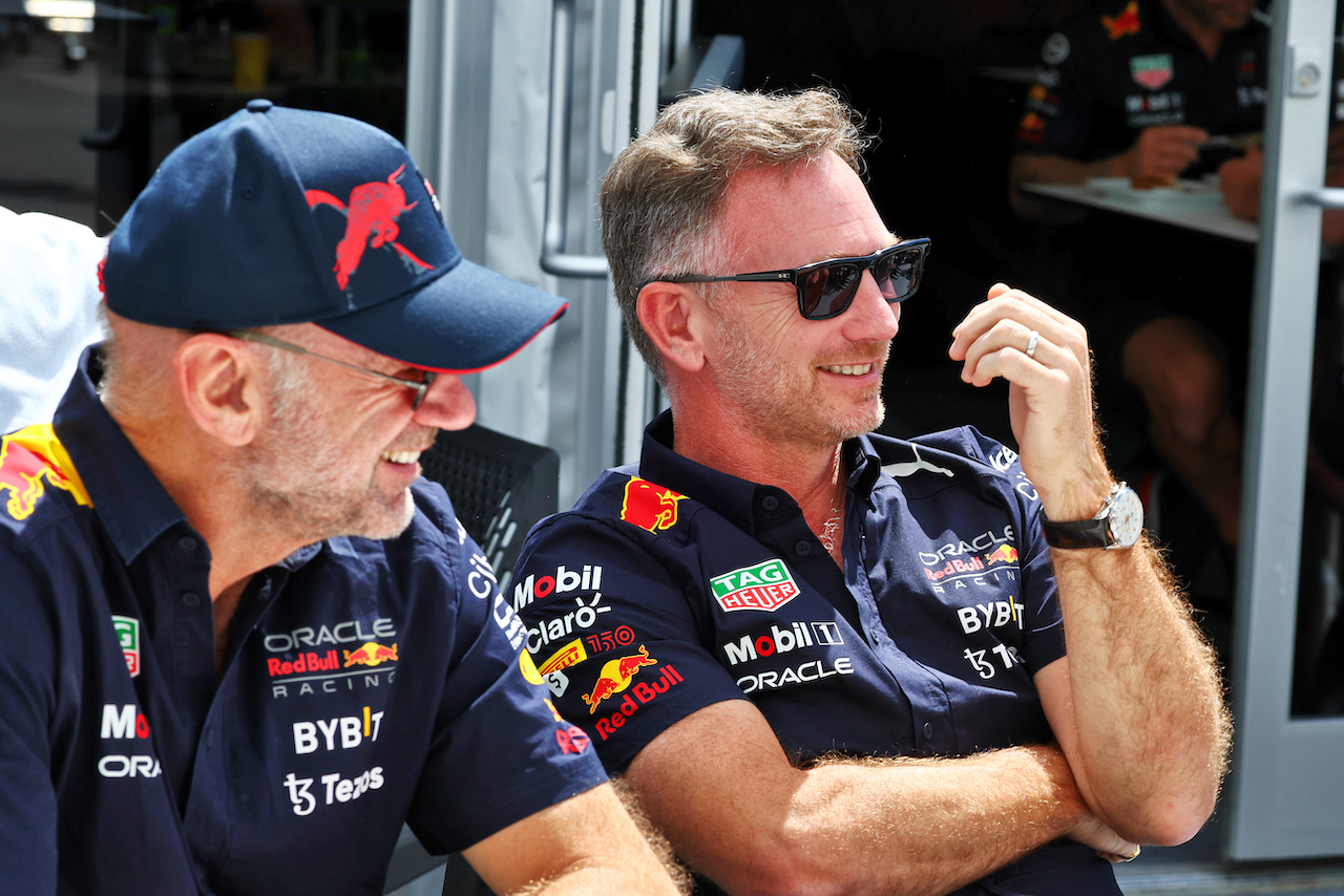 GP CANADA, (L to R): Adrian Newey (GBR) Red Bull Racing Chief Technical Officer with Christian Horner (GBR) Red Bull Racing Team Principal.
17.06.2022. Formula 1 World Championship, Rd 9, Canadian Grand Prix, Montreal, Canada, Practice Day.
- www.xpbimages.com, EMail: requests@xpbimages.com © Copyright: Batchelor / XPB Images