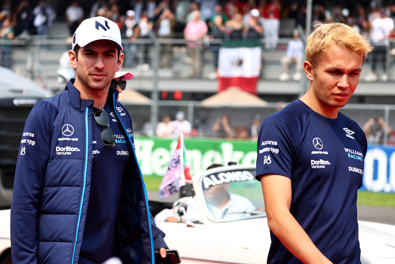 GP CITTA DEL MESSICO, (L to R): Nicholas Latifi (CDN) Williams Racing e Alexander Albon (THA) Williams Racing on the drivers parade.
30.10.2022. Formula 1 World Championship, Rd 20, Mexican Grand Prix, Mexico City, Mexico, Gara Day.
- www.xpbimages.com, EMail: requests@xpbimages.com © Copyright: Batchelor / XPB Images