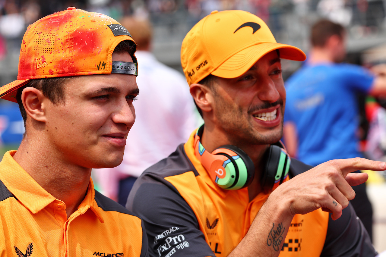GP CITTA DEL MESSICO, (L to R): Lando Norris (GBR) McLaren e Daniel Ricciardo (AUS) McLaren on the drivers parade.
30.10.2022. Formula 1 World Championship, Rd 20, Mexican Grand Prix, Mexico City, Mexico, Gara Day.
- www.xpbimages.com, EMail: requests@xpbimages.com © Copyright: Batchelor / XPB Images