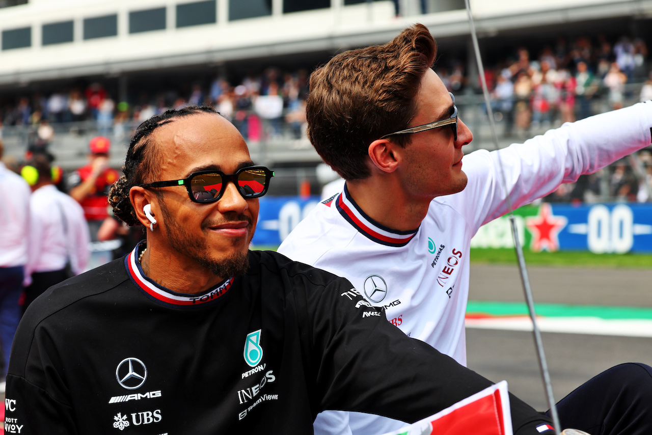 GP CITTA DEL MESSICO, (L to R): Lewis Hamilton (GBR) Mercedes AMG F1 e George Russell (GBR) Mercedes AMG F1 on the drivers parade.
30.10.2022. Formula 1 World Championship, Rd 20, Mexican Grand Prix, Mexico City, Mexico, Gara Day.
- www.xpbimages.com, EMail: requests@xpbimages.com © Copyright: Batchelor / XPB Images