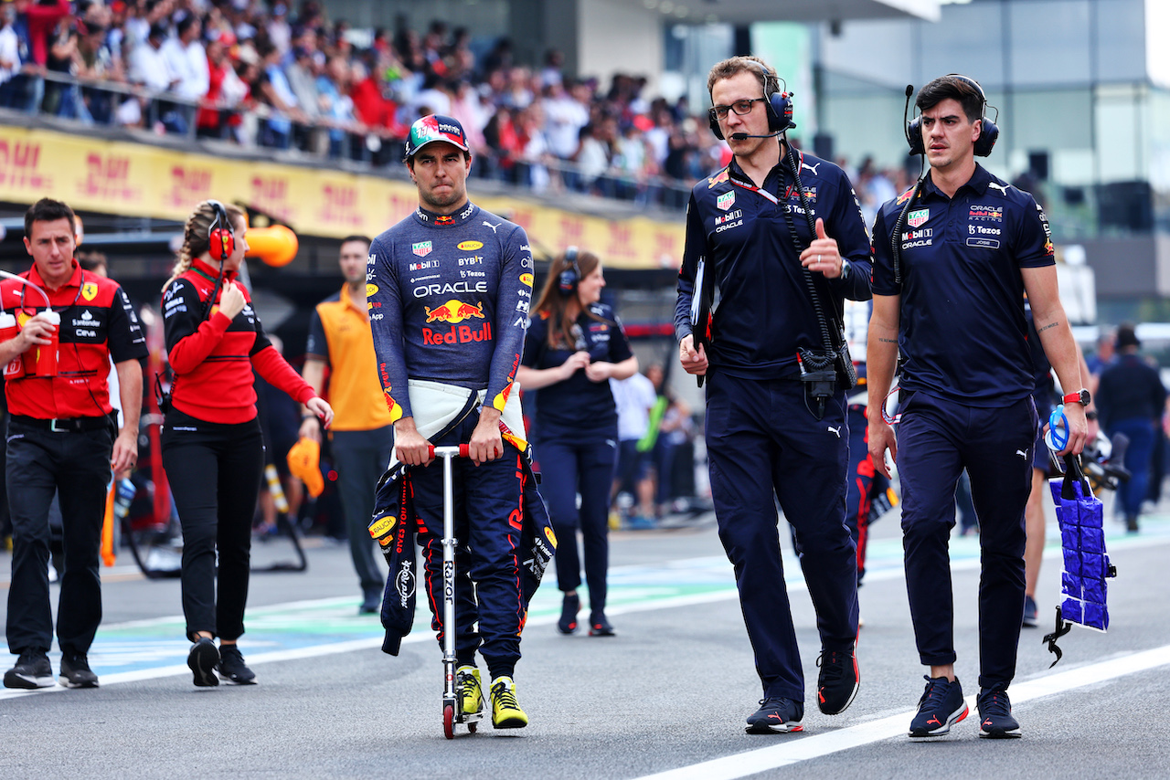 GP CITTA DEL MESSICO, Sergio Perez (MEX) Red Bull Racing on the grid.
30.10.2022. Formula 1 World Championship, Rd 20, Mexican Grand Prix, Mexico City, Mexico, Gara Day.
- www.xpbimages.com, EMail: requests@xpbimages.com © Copyright: Charniaux / XPB Images