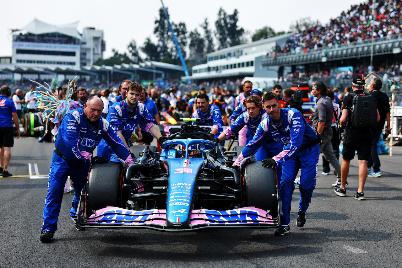 GP CITTA DEL MESSICO, Esteban Ocon (FRA) Alpine F1 Team A522 on the grid.
30.10.2022. Formula 1 World Championship, Rd 20, Mexican Grand Prix, Mexico City, Mexico, Gara Day.
- www.xpbimages.com, EMail: requests@xpbimages.com © Copyright: Charniaux / XPB Images