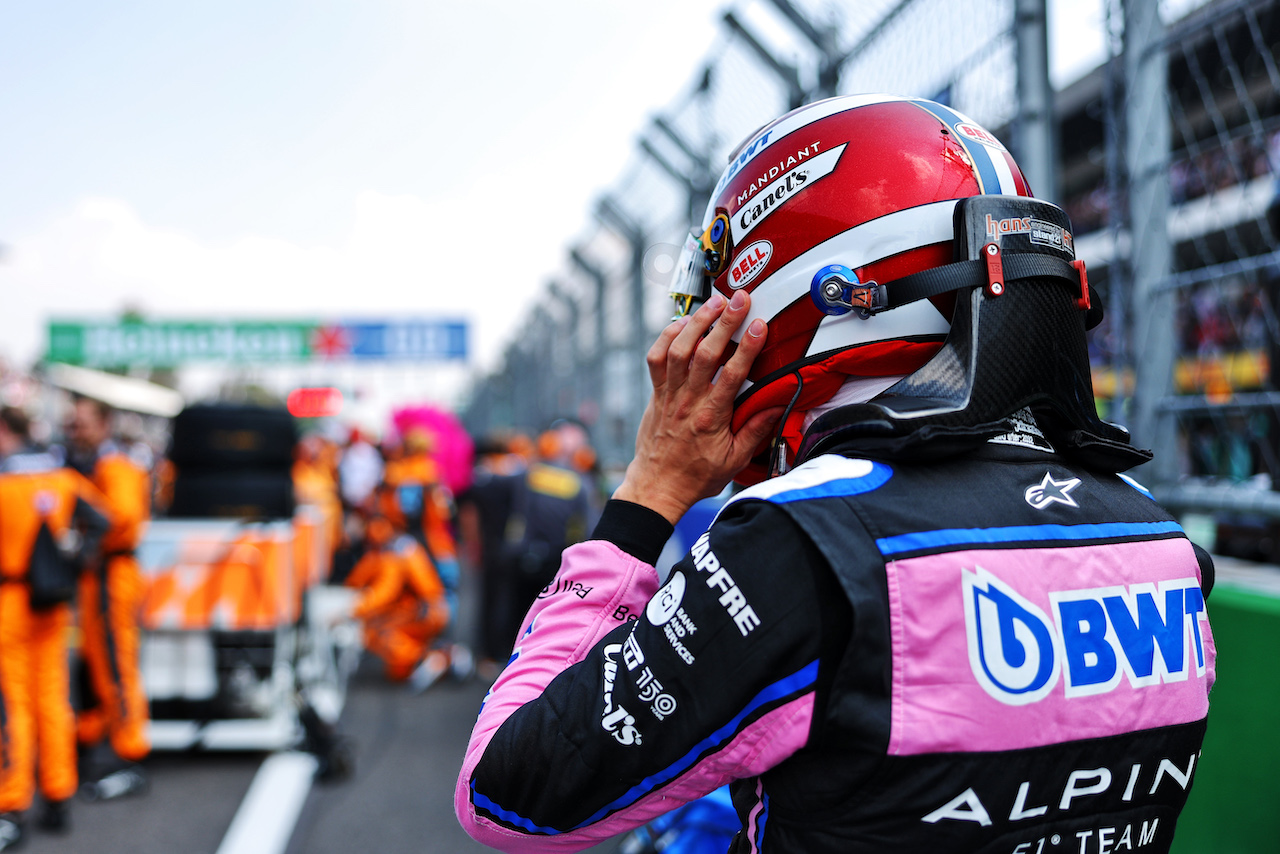 GP CITTA DEL MESSICO, Esteban Ocon (FRA) Alpine F1 Team on the grid.
30.10.2022. Formula 1 World Championship, Rd 20, Mexican Grand Prix, Mexico City, Mexico, Gara Day.
- www.xpbimages.com, EMail: requests@xpbimages.com © Copyright: Charniaux / XPB Images