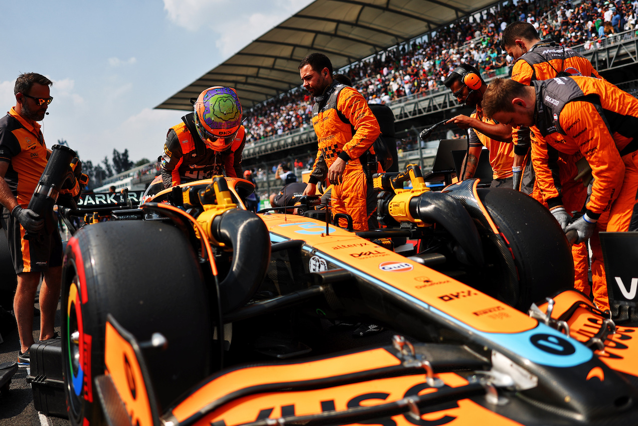 GP CITTA DEL MESSICO, Daniel Ricciardo (AUS) McLaren MCL36 on the grid.
30.10.2022. Formula 1 World Championship, Rd 20, Mexican Grand Prix, Mexico City, Mexico, Gara Day.
- www.xpbimages.com, EMail: requests@xpbimages.com © Copyright: Charniaux / XPB Images