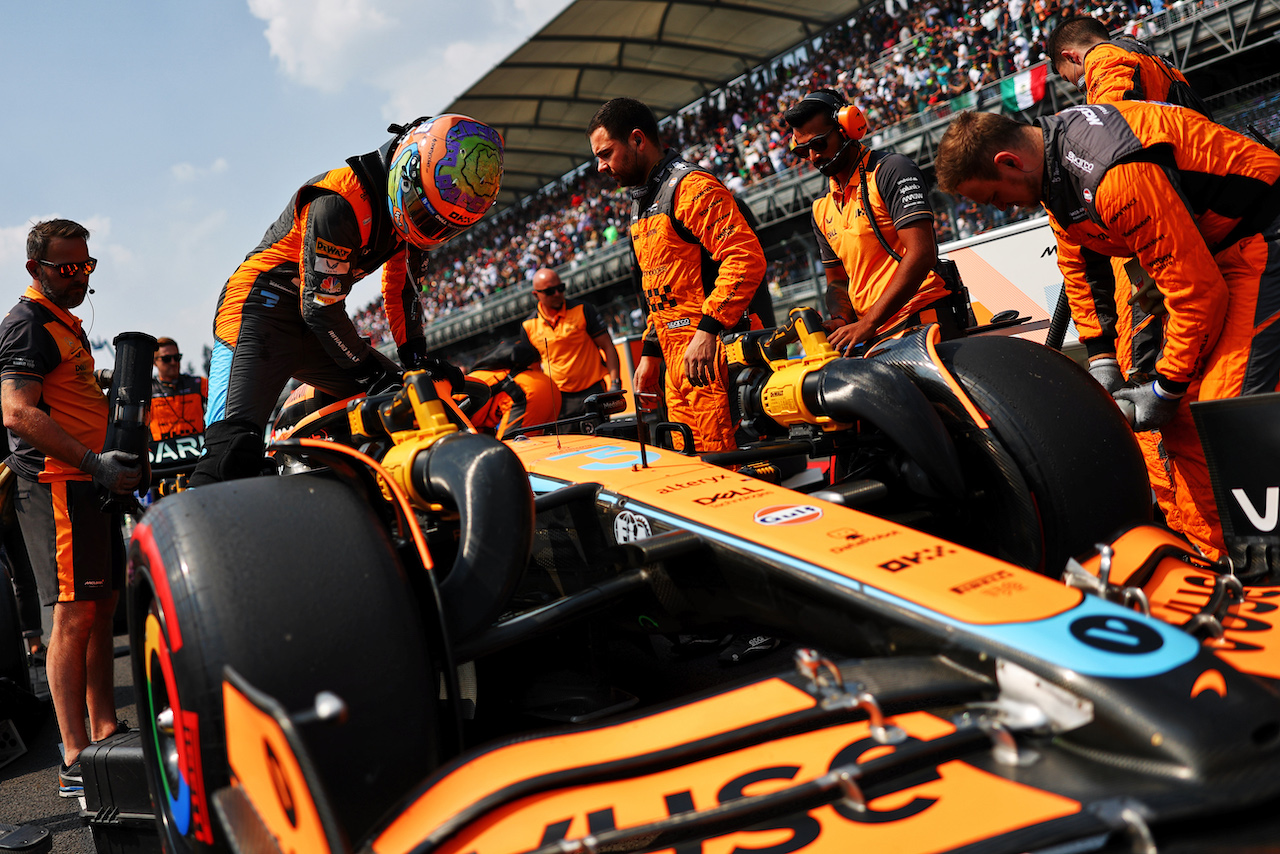 GP CITTA DEL MESSICO, Daniel Ricciardo (AUS) McLaren MCL36 on the grid.
30.10.2022. Formula 1 World Championship, Rd 20, Mexican Grand Prix, Mexico City, Mexico, Gara Day.
- www.xpbimages.com, EMail: requests@xpbimages.com © Copyright: Charniaux / XPB Images