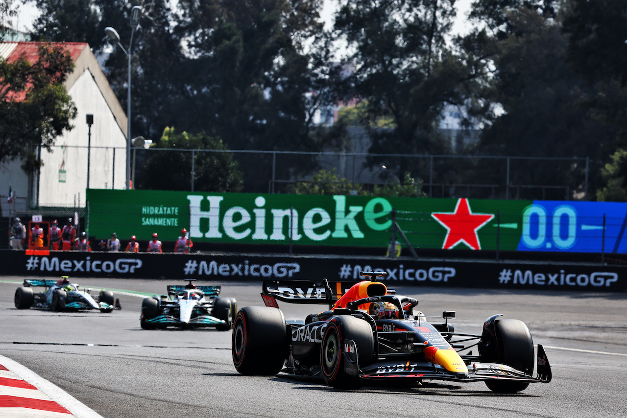 GP CITTA DEL MESSICO, Max Verstappen (NLD) Red Bull Racing RB18.
30.10.2022. Formula 1 World Championship, Rd 20, Mexican Grand Prix, Mexico City, Mexico, Gara Day.
- www.xpbimages.com, EMail: requests@xpbimages.com © Copyright: Charniaux / XPB Images