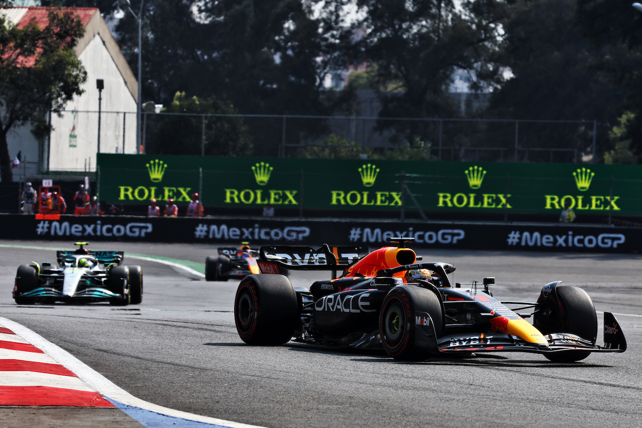 GP CITTA DEL MESSICO, Max Verstappen (NLD) Red Bull Racing RB18.
30.10.2022. Formula 1 World Championship, Rd 20, Mexican Grand Prix, Mexico City, Mexico, Gara Day.
- www.xpbimages.com, EMail: requests@xpbimages.com © Copyright: Charniaux / XPB Images