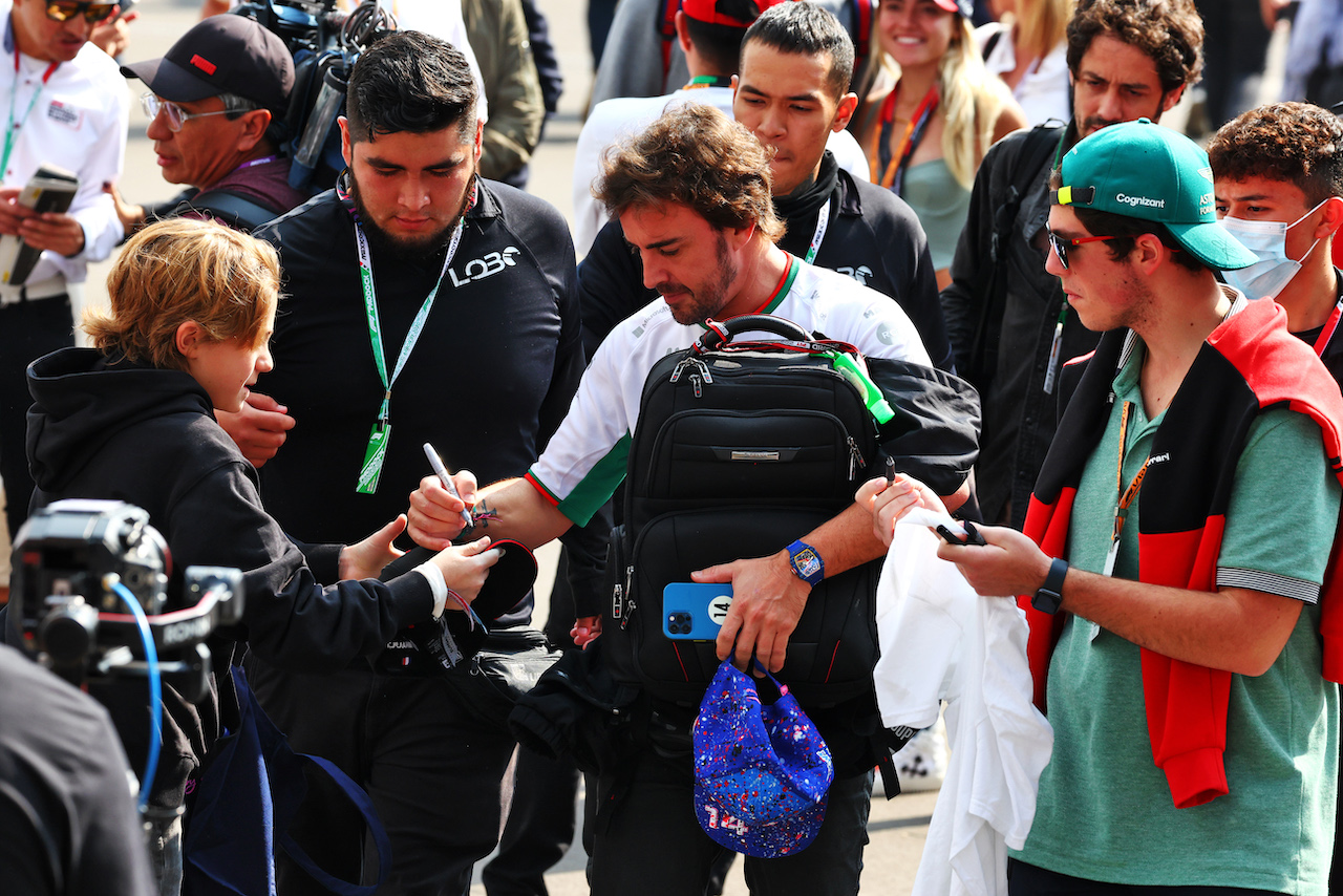 GP CITTA DEL MESSICO, Fernando Alonso (ESP) Alpine F1 Team.
30.10.2022. Formula 1 World Championship, Rd 20, Mexican Grand Prix, Mexico City, Mexico, Gara Day.
 - www.xpbimages.com, EMail: requests@xpbimages.com © Copyright: Coates / XPB Images