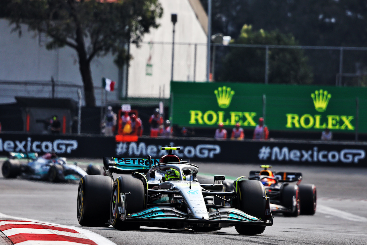 GP CITTA DEL MESSICO, Lewis Hamilton (GBR) Mercedes AMG F1 W13.
30.10.2022. Formula 1 World Championship, Rd 20, Mexican Grand Prix, Mexico City, Mexico, Gara Day.
- www.xpbimages.com, EMail: requests@xpbimages.com © Copyright: Charniaux / XPB Images