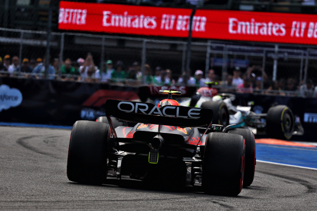 GP CITTA DEL MESSICO, Sergio Perez (MEX) Red Bull Racing RB18.
30.10.2022. Formula 1 World Championship, Rd 20, Mexican Grand Prix, Mexico City, Mexico, Gara Day.
- www.xpbimages.com, EMail: requests@xpbimages.com © Copyright: Charniaux / XPB Images