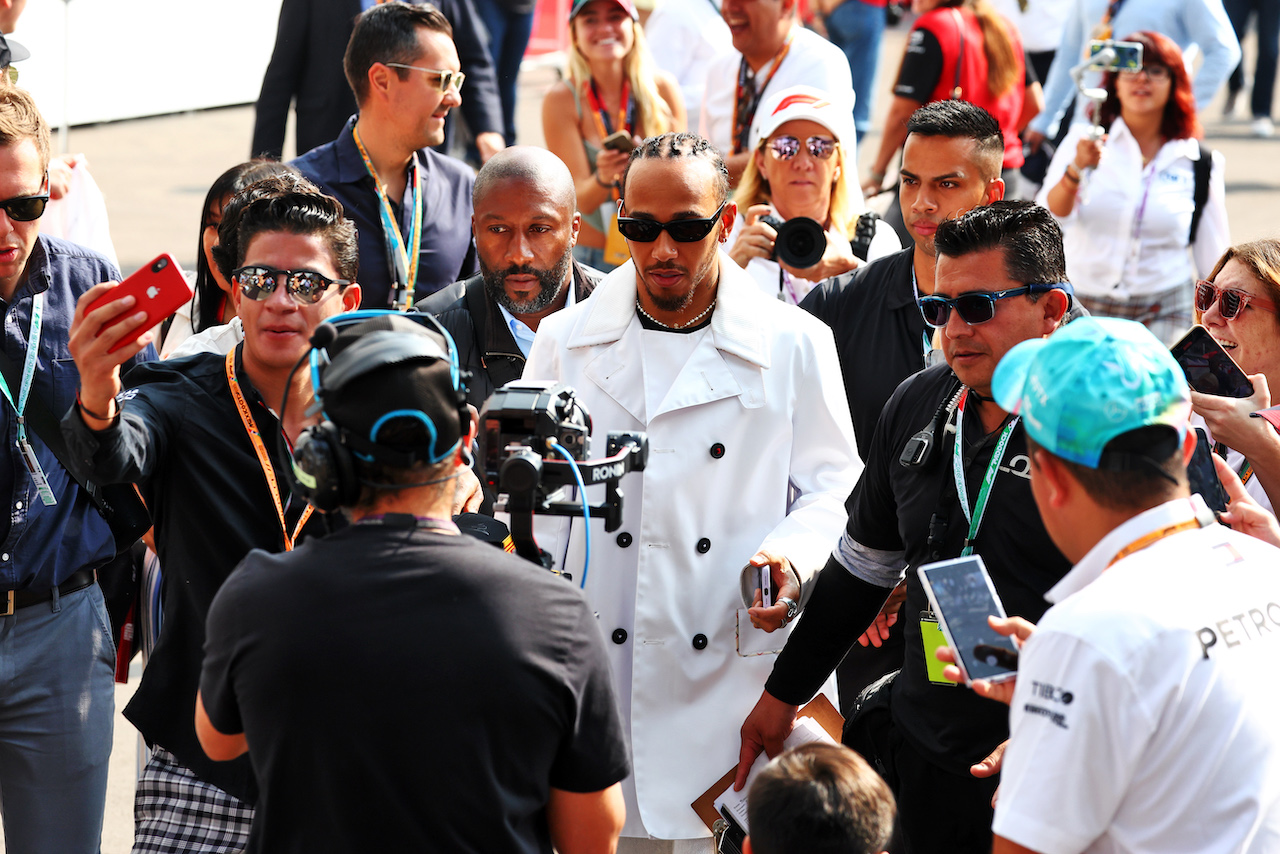 GP CITTA DEL MESSICO, Lewis Hamilton (GBR) Mercedes AMG F1.
30.10.2022. Formula 1 World Championship, Rd 20, Mexican Grand Prix, Mexico City, Mexico, Gara Day.
 - www.xpbimages.com, EMail: requests@xpbimages.com © Copyright: Coates / XPB Images