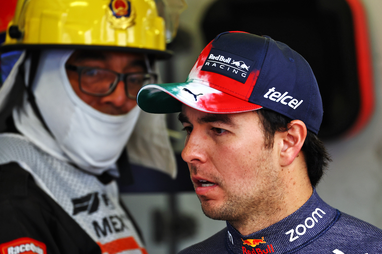 GP CITTA DEL MESSICO, Sergio Perez (MEX) Red Bull Racing.
30.10.2022. Formula 1 World Championship, Rd 20, Mexican Grand Prix, Mexico City, Mexico, Gara Day.
 - www.xpbimages.com, EMail: requests@xpbimages.com © Copyright: Coates / XPB Images