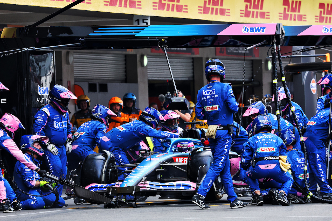 GP CITTA DEL MESSICO, Fernando Alonso (ESP) Alpine F1 Team A522 makes a pit stop.
30.10.2022. Formula 1 World Championship, Rd 20, Mexican Grand Prix, Mexico City, Mexico, Gara Day.
- www.xpbimages.com, EMail: requests@xpbimages.com © Copyright: Charniaux / XPB Images