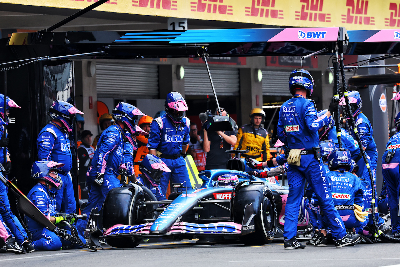 GP CITTA DEL MESSICO, Fernando Alonso (ESP) Alpine F1 Team A522 makes a pit stop.
30.10.2022. Formula 1 World Championship, Rd 20, Mexican Grand Prix, Mexico City, Mexico, Gara Day.
- www.xpbimages.com, EMail: requests@xpbimages.com © Copyright: Charniaux / XPB Images