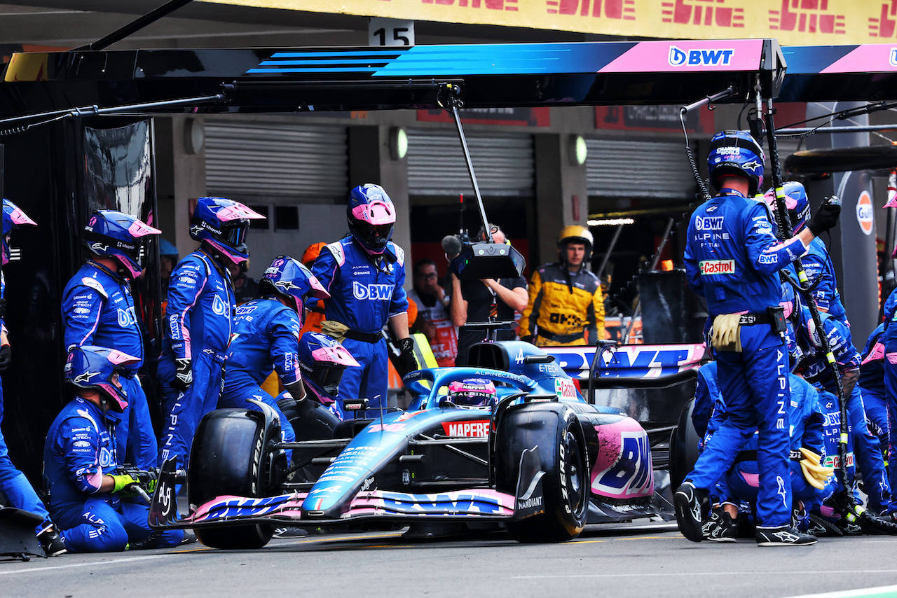 GP CITTA DEL MESSICO, Fernando Alonso (ESP) Alpine F1 Team A522 makes a pit stop.
30.10.2022. Formula 1 World Championship, Rd 20, Mexican Grand Prix, Mexico City, Mexico, Gara Day.
- www.xpbimages.com, EMail: requests@xpbimages.com © Copyright: Charniaux / XPB Images