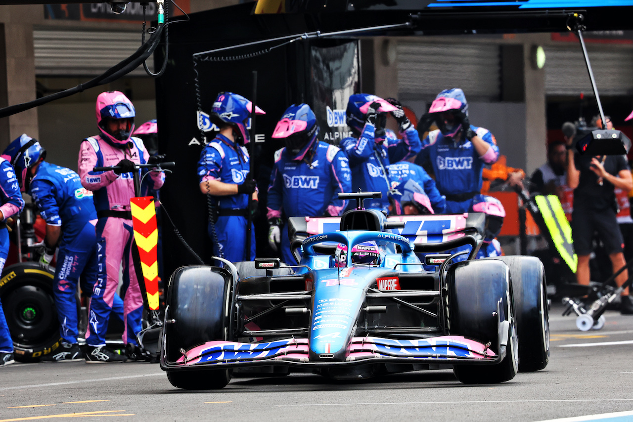 GP CITTA DEL MESSICO, Fernando Alonso (ESP) Alpine F1 Team A522 makes a pit stop.
30.10.2022. Formula 1 World Championship, Rd 20, Mexican Grand Prix, Mexico City, Mexico, Gara Day.
- www.xpbimages.com, EMail: requests@xpbimages.com © Copyright: Charniaux / XPB Images