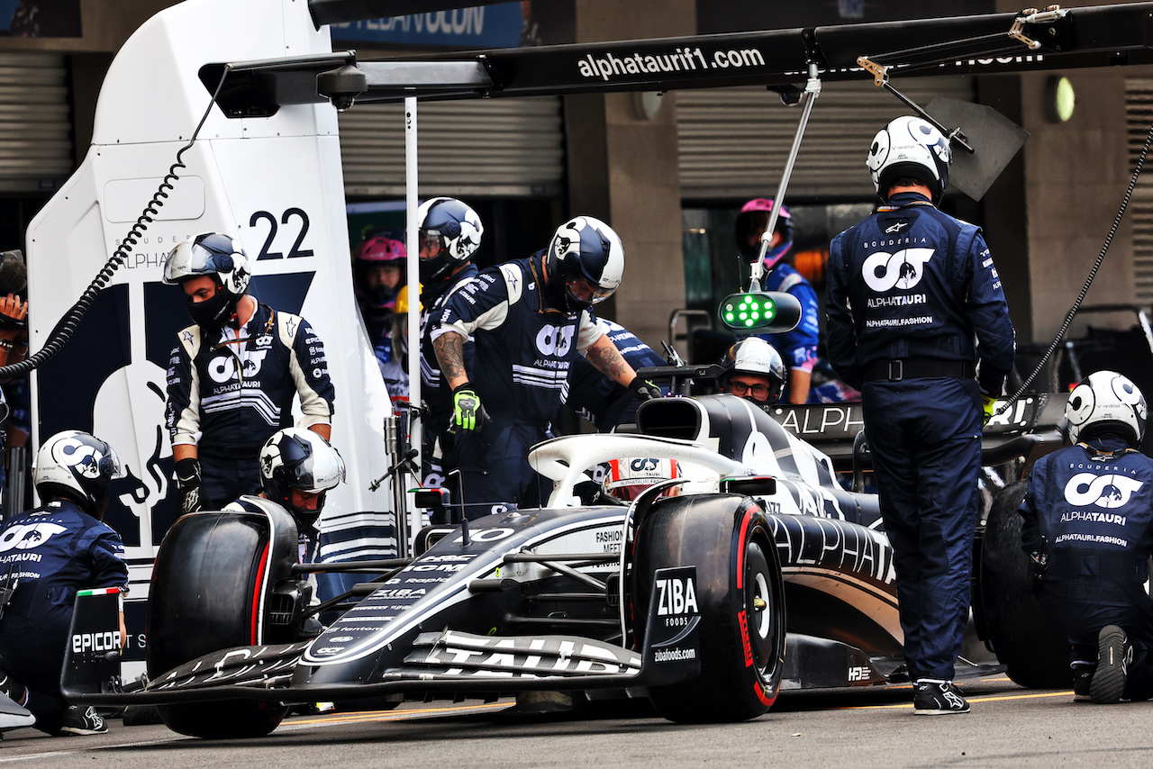 GP CITTA DEL MESSICO, Pierre Gasly (FRA) AlphaTauri AT03 makes a pit stop.
30.10.2022. Formula 1 World Championship, Rd 20, Mexican Grand Prix, Mexico City, Mexico, Gara Day.
- www.xpbimages.com, EMail: requests@xpbimages.com © Copyright: Charniaux / XPB Images