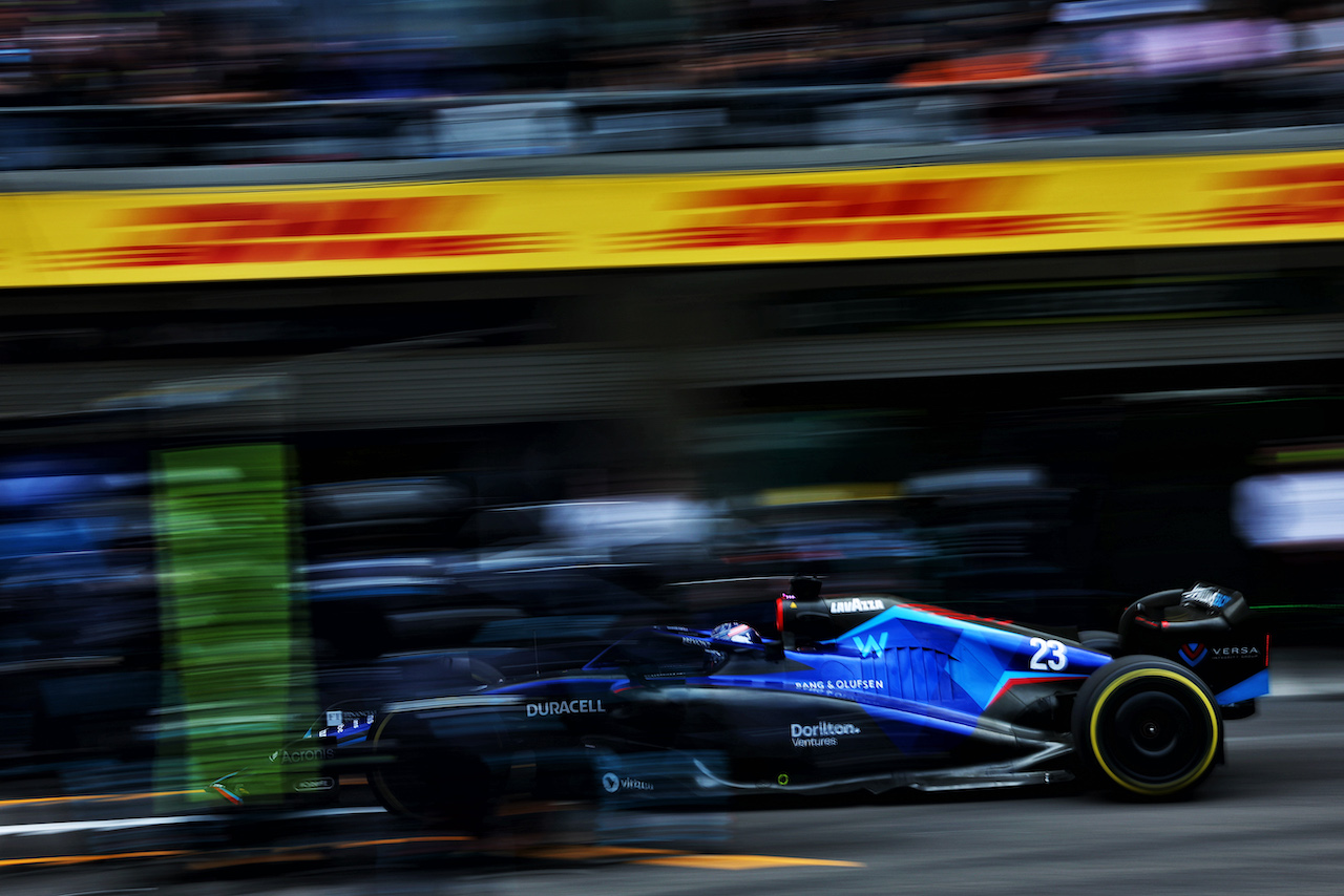 GP CITTA DEL MESSICO, Alexander Albon (THA) Williams Racing FW44 makes a pit stop.
30.10.2022. Formula 1 World Championship, Rd 20, Mexican Grand Prix, Mexico City, Mexico, Gara Day.
- www.xpbimages.com, EMail: requests@xpbimages.com © Copyright: Charniaux / XPB Images