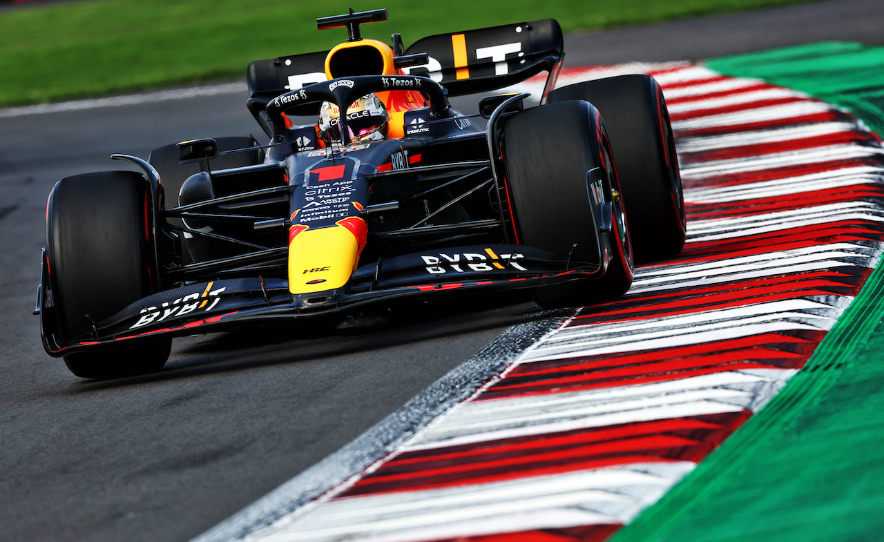 GP CITTA DEL MESSICO, Max Verstappen (NLD) Red Bull Racing RB18.
30.10.2022. Formula 1 World Championship, Rd 20, Mexican Grand Prix, Mexico City, Mexico, Gara Day.
 - www.xpbimages.com, EMail: requests@xpbimages.com © Copyright: Coates / XPB Images