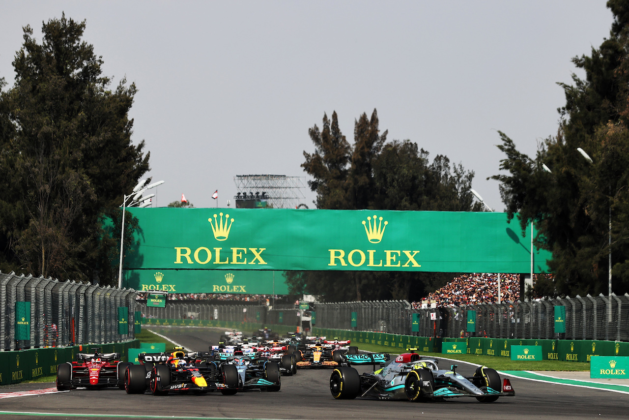 GP CITTA DEL MESSICO, Lewis Hamilton (GBR) Mercedes AMG F1 W13 at the partenza of the race.
30.10.2022. Formula 1 World Championship, Rd 20, Mexican Grand Prix, Mexico City, Mexico, Gara Day.
- www.xpbimages.com, EMail: requests@xpbimages.com © Copyright: Moy / XPB Images