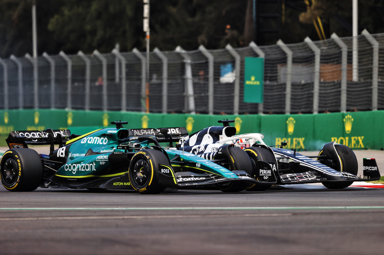 GP CITTA DEL MESSICO, Lance Stroll (CDN) Aston Martin F1 Team AMR22 e Pierre Gasly (FRA) AlphaTauri AT03 battle for position.
30.10.2022. Formula 1 World Championship, Rd 20, Mexican Grand Prix, Mexico City, Mexico, Gara Day.
- www.xpbimages.com, EMail: requests@xpbimages.com © Copyright: Moy / XPB Images