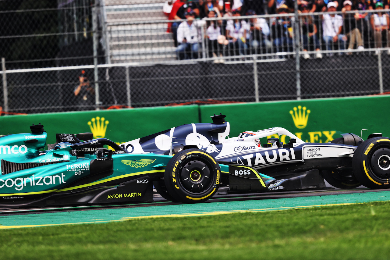 GP CITTA DEL MESSICO, Lance Stroll (CDN) Aston Martin F1 Team AMR22 e Pierre Gasly (FRA) AlphaTauri AT03 battle for position.
30.10.2022. Formula 1 World Championship, Rd 20, Mexican Grand Prix, Mexico City, Mexico, Gara Day.
- www.xpbimages.com, EMail: requests@xpbimages.com © Copyright: Moy / XPB Images