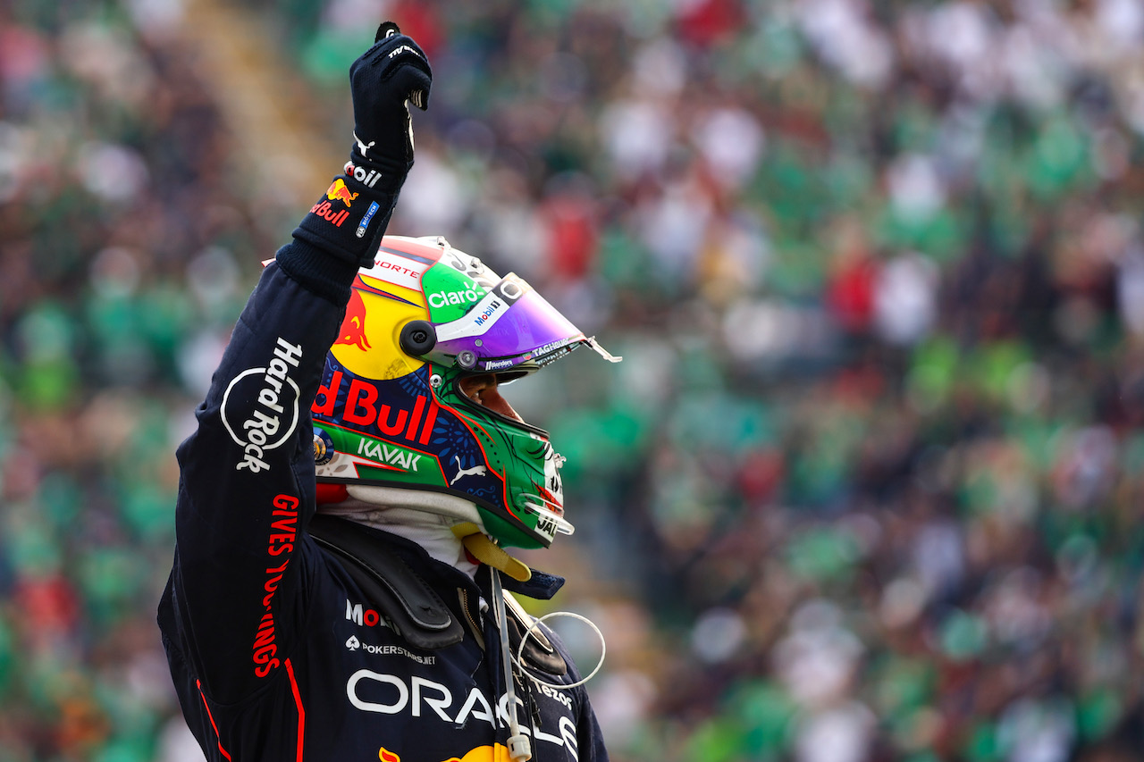 GP CITTA DEL MESSICO, Sergio Perez (MEX), Red Bull Racing 
30.10.2022. Formula 1 World Championship, Rd 20, Mexican Grand Prix, Mexico City, Mexico, Gara Day.
- www.xpbimages.com, EMail: requests@xpbimages.com ¬© Copyright: Charniaux / XPB Images