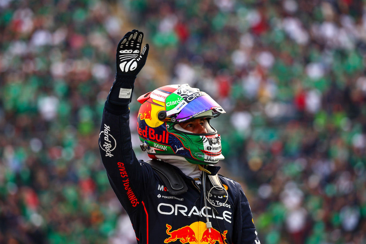 GP CITTA DEL MESSICO, Sergio Perez (MEX), Red Bull Racing 
30.10.2022. Formula 1 World Championship, Rd 20, Mexican Grand Prix, Mexico City, Mexico, Gara Day.
- www.xpbimages.com, EMail: requests@xpbimages.com ¬© Copyright: Charniaux / XPB Images