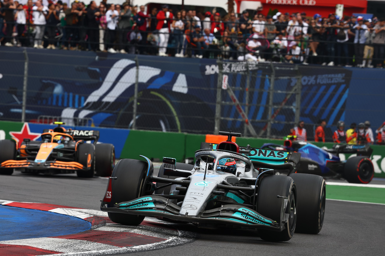 GP CITTA DEL MESSICO, George Russell (GBR) Mercedes AMG F1 W13.
30.10.2022. Formula 1 World Championship, Rd 20, Mexican Grand Prix, Mexico City, Mexico, Gara Day.
- www.xpbimages.com, EMail: requests@xpbimages.com ¬© Copyright: Batchelor / XPB Images