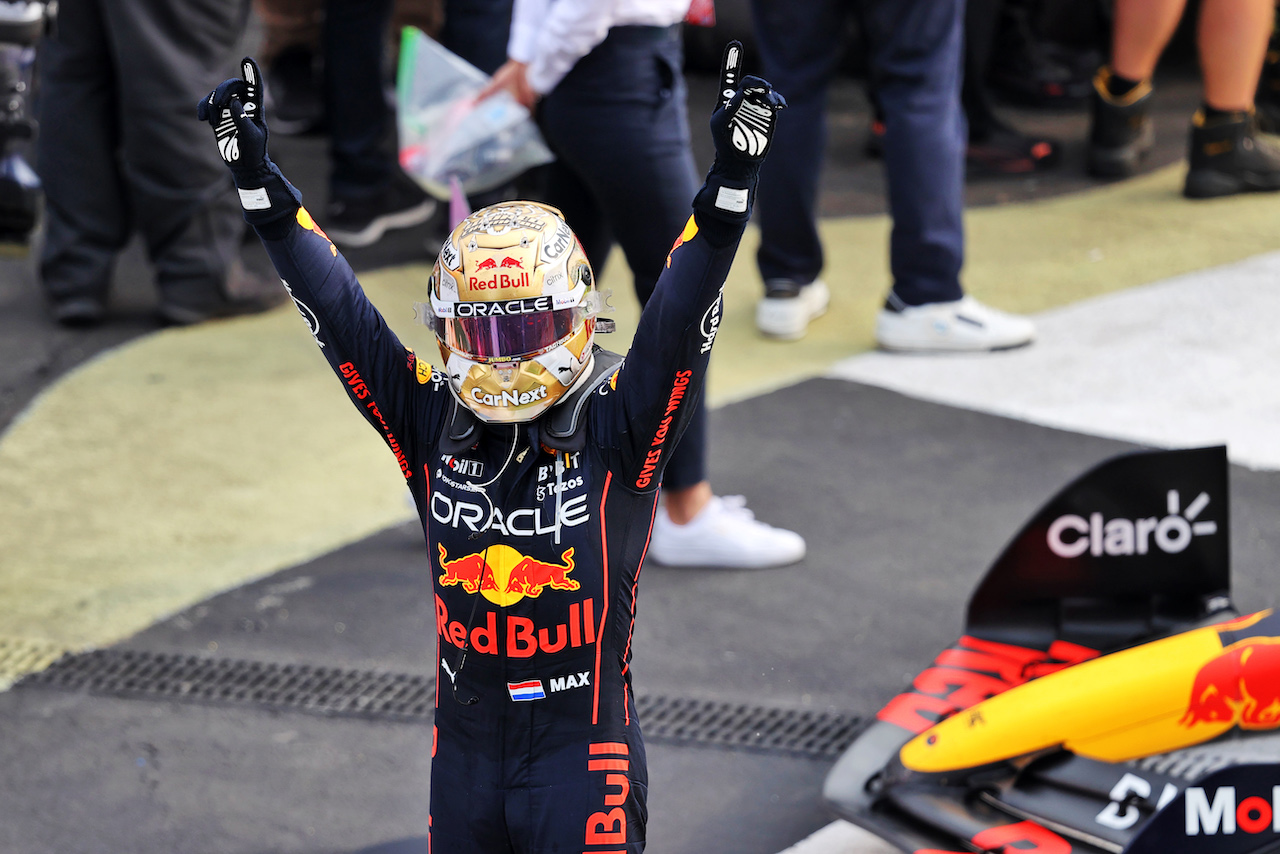 GP CITTA DEL MESSICO, Gara winner Max Verstappen (NLD) Red Bull Racing celebrates in parc ferme.
30.10.2022. Formula 1 World Championship, Rd 20, Mexican Grand Prix, Mexico City, Mexico, Gara Day.
- www.xpbimages.com, EMail: requests@xpbimages.com © Copyright: Moy / XPB Images