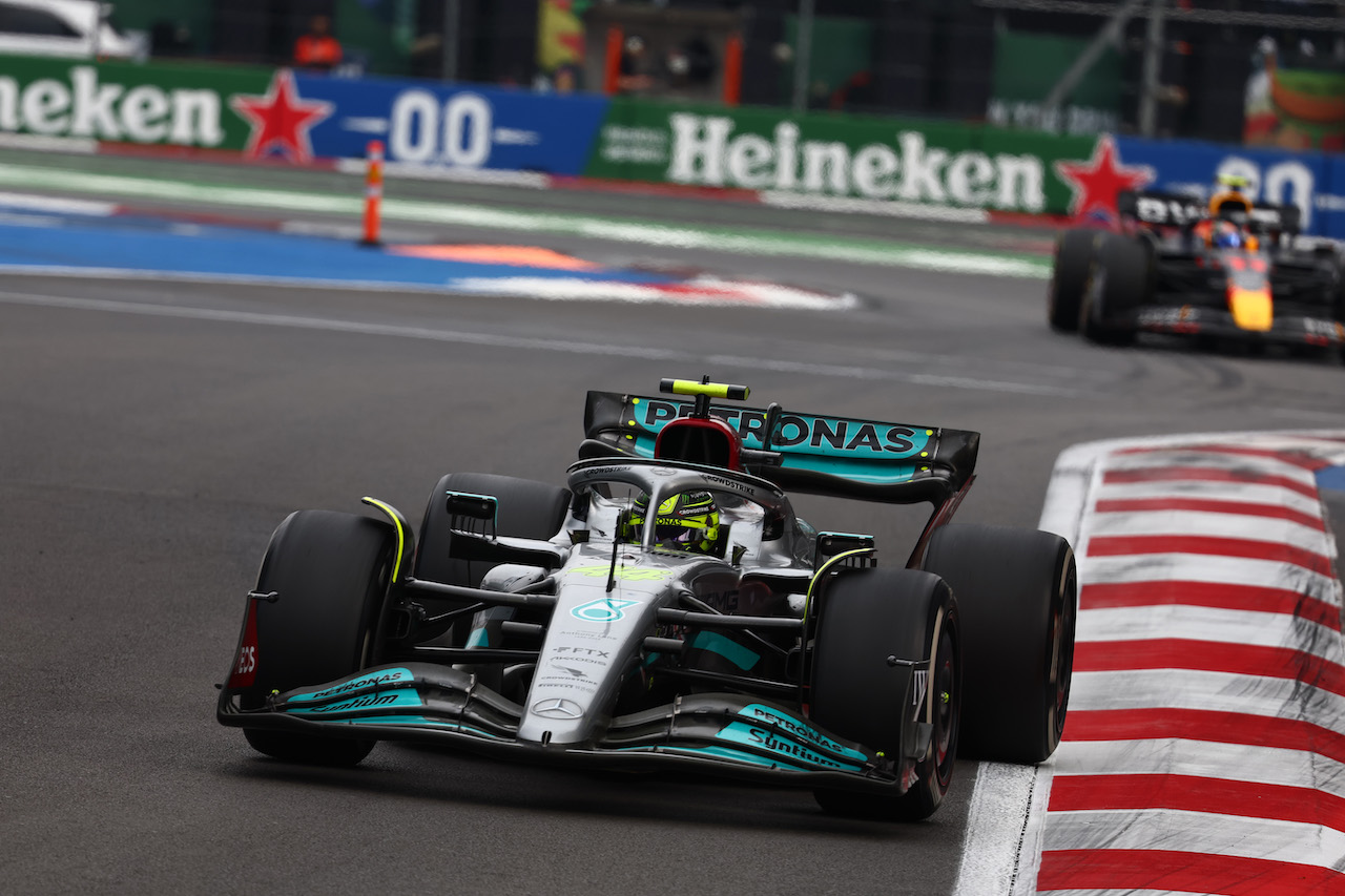 GP CITTA DEL MESSICO, Lewis Hamilton (GBR) Mercedes AMG F1 W13.
30.10.2022. Formula 1 World Championship, Rd 20, Mexican Grand Prix, Mexico City, Mexico, Gara Day.
- www.xpbimages.com, EMail: requests@xpbimages.com ¬© Copyright: Batchelor / XPB Images