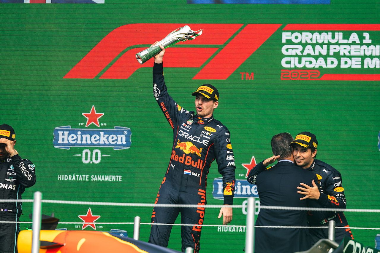 GP CITTA DEL MESSICO, Gara winner Max Verstappen (NLD) Red Bull Racing celebrates on the podium.
30.10.2022. Formula 1 World Championship, Rd 20, Mexican Grand Prix, Mexico City, Mexico, Gara Day.
- www.xpbimages.com, EMail: requests@xpbimages.com © Copyright: Bearne / XPB Images