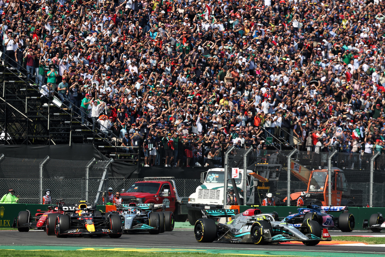 GP CITTA DEL MESSICO, Lewis Hamilton (GBR) Mercedes AMG F1 W13 at the partenza of the race.
30.10.2022. Formula 1 World Championship, Rd 20, Mexican Grand Prix, Mexico City, Mexico, Gara Day.
- www.xpbimages.com, EMail: requests@xpbimages.com © Copyright: Bearne / XPB Images