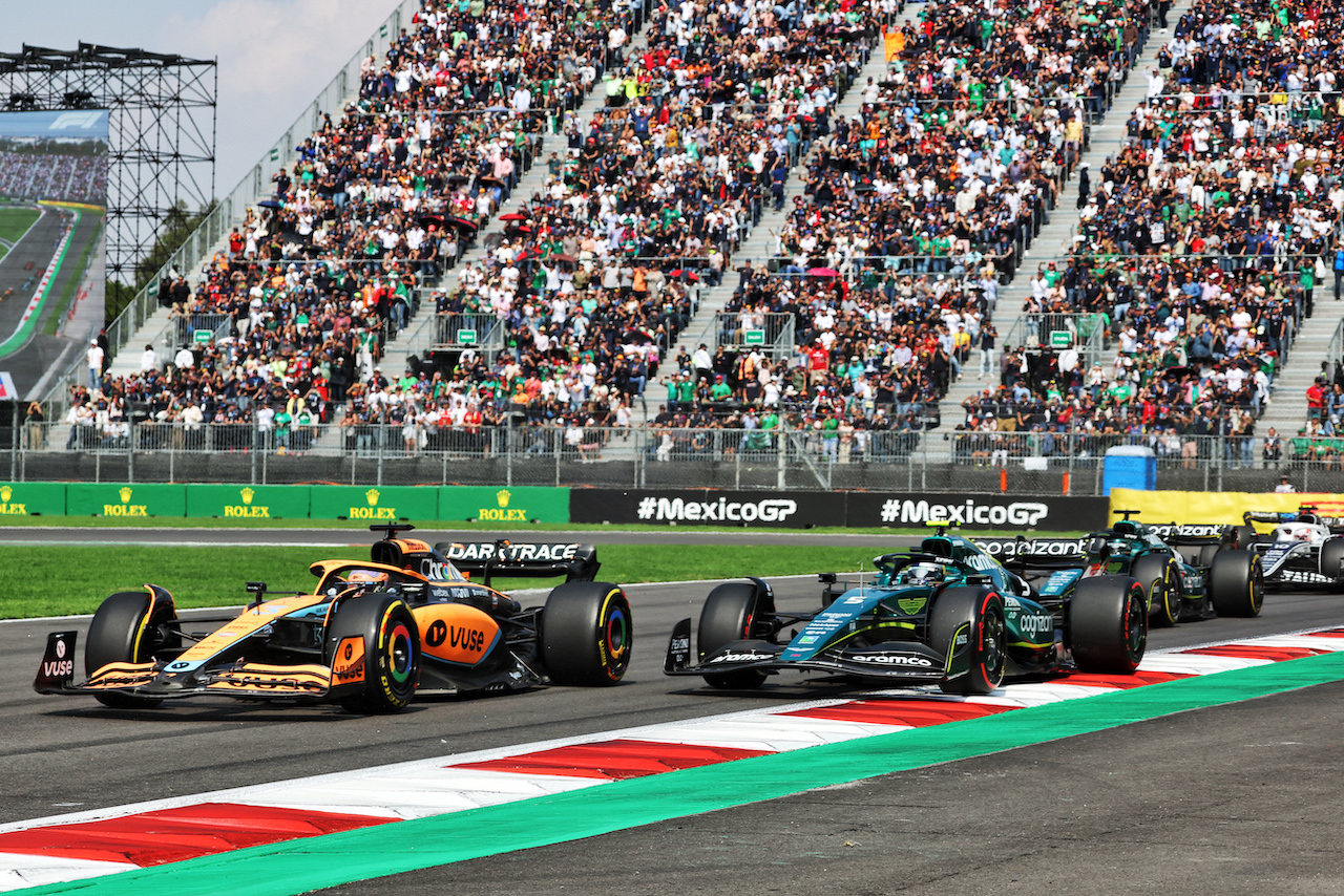 GP CITTA DEL MESSICO, Daniel Ricciardo (AUS) McLaren MCL36 e Sebastian Vettel (GER) Aston Martin F1 Team AMR22 at the partenza of the race.
30.10.2022. Formula 1 World Championship, Rd 20, Mexican Grand Prix, Mexico City, Mexico, Gara Day.
- www.xpbimages.com, EMail: requests@xpbimages.com © Copyright: Bearne / XPB Images
