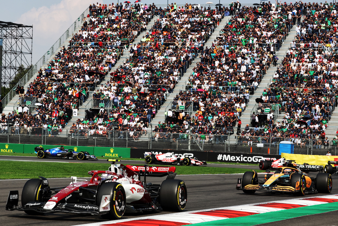 GP CITTA DEL MESSICO, Guanyu Zhou (CHN) Alfa Romeo F1 Team C42.
30.10.2022. Formula 1 World Championship, Rd 20, Mexican Grand Prix, Mexico City, Mexico, Gara Day.
- www.xpbimages.com, EMail: requests@xpbimages.com © Copyright: Bearne / XPB Images