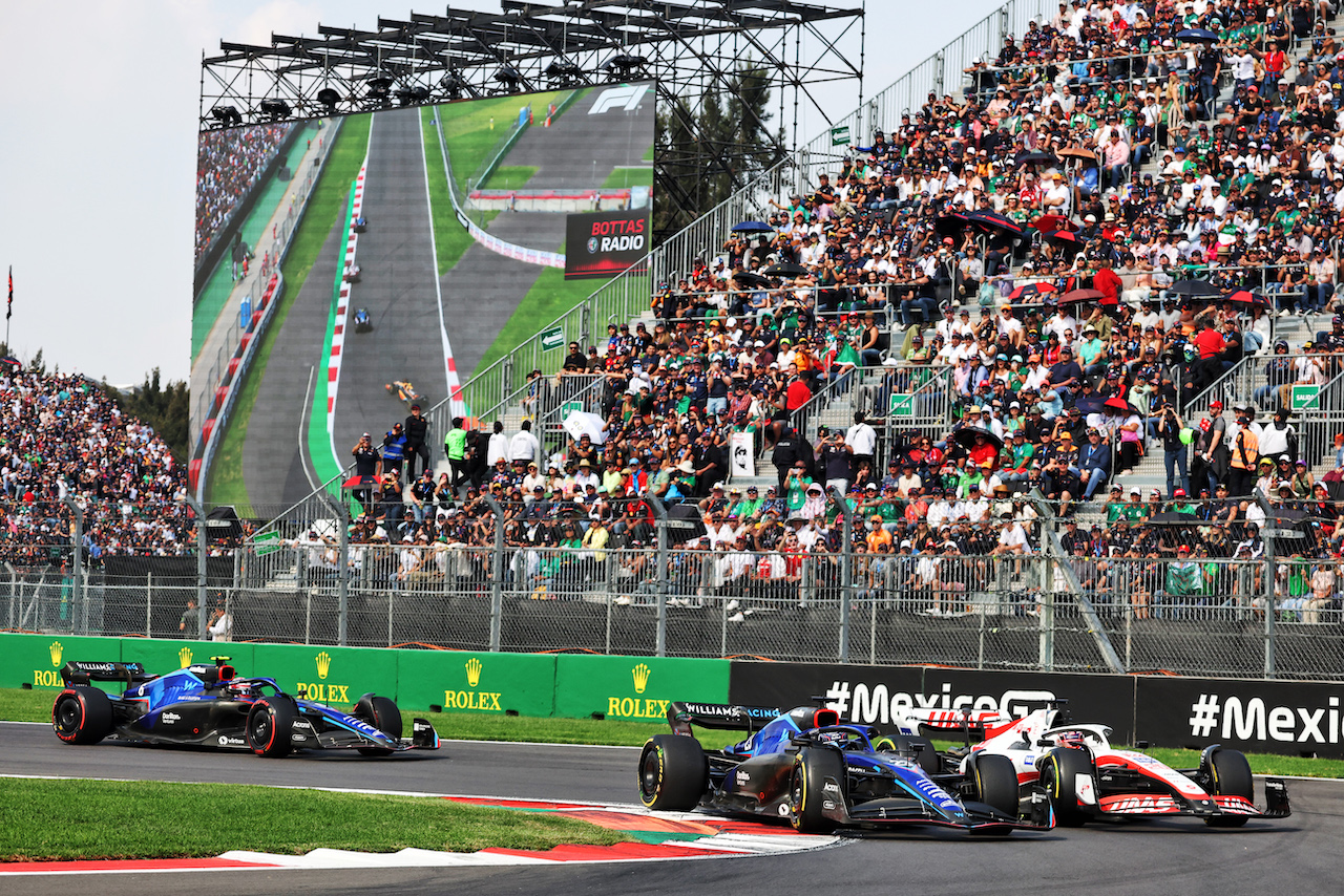 GP CITTA DEL MESSICO, Alexander Albon (THA) Williams Racing FW44 anmd Kevin Magnussen (DEN) Haas VF-22 battle for position.
30.10.2022. Formula 1 World Championship, Rd 20, Mexican Grand Prix, Mexico City, Mexico, Gara Day.
- www.xpbimages.com, EMail: requests@xpbimages.com © Copyright: Bearne / XPB Images