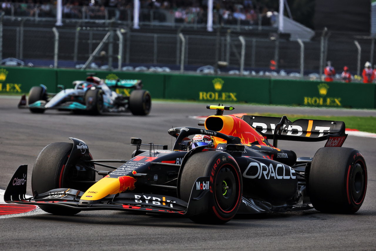GP CITTA DEL MESSICO, Sergio Perez (MEX) Red Bull Racing RB18.
30.10.2022. Formula 1 World Championship, Rd 20, Mexican Grand Prix, Mexico City, Mexico, Gara Day.
- www.xpbimages.com, EMail: requests@xpbimages.com © Copyright: Bearne / XPB Images