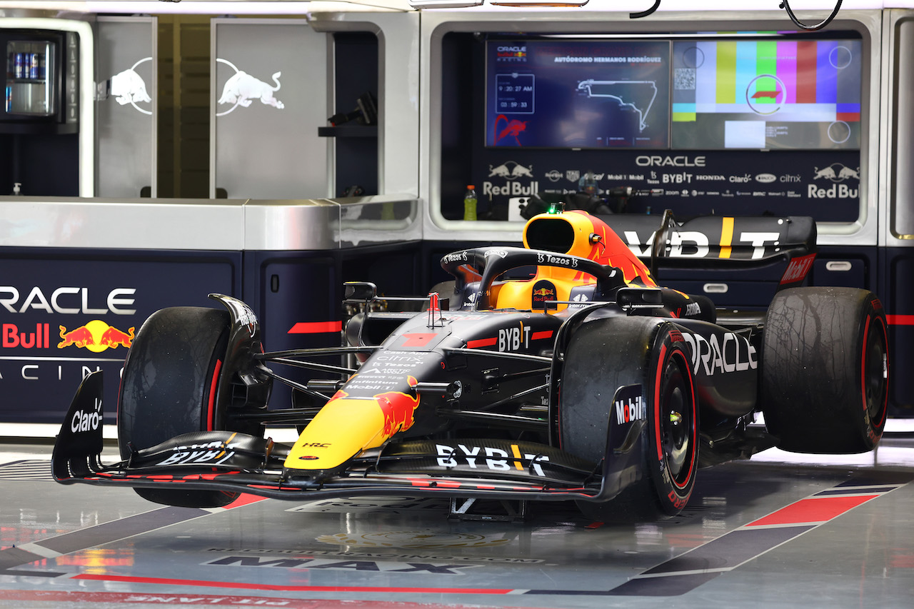 GP CITTA DEL MESSICO, Max Verstappen (NLD) Red Bull Racing RB18.
30.10.2022. Formula 1 World Championship, Rd 20, Mexican Grand Prix, Mexico City, Mexico, Gara Day.
- www.xpbimages.com, EMail: requests@xpbimages.com © Copyright: Batchelor / XPB Images