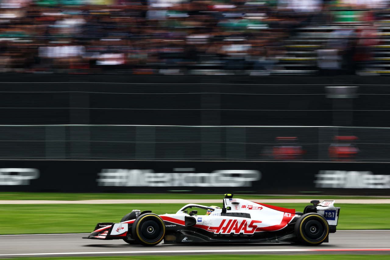 GP CITTA DEL MESSICO, Mick Schumacher (GER) Haas VF-22.
30.10.2022. Formula 1 World Championship, Rd 20, Mexican Grand Prix, Mexico City, Mexico, Gara Day.
 - www.xpbimages.com, EMail: requests@xpbimages.com © Copyright: Coates / XPB Images