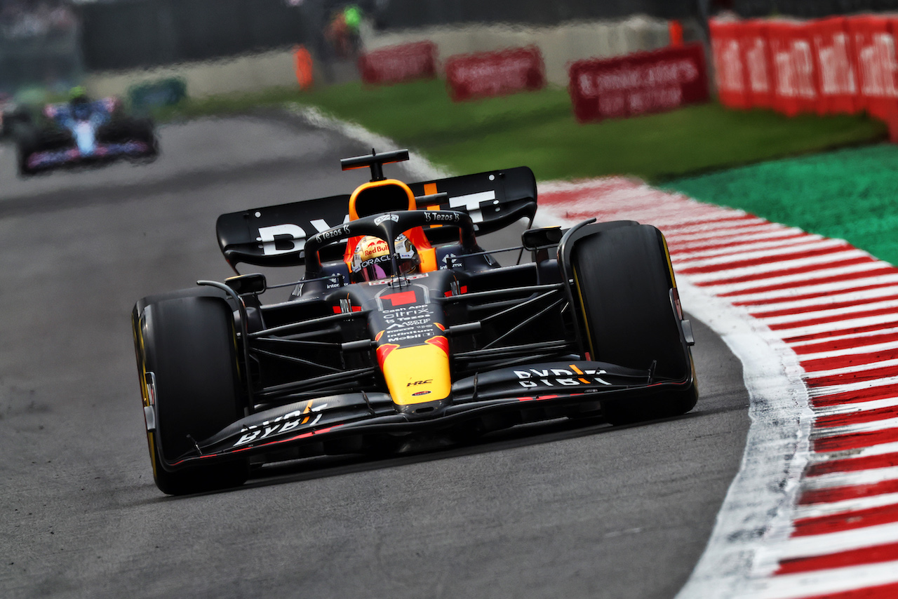 GP CITTA DEL MESSICO, Max Verstappen (NLD) Red Bull Racing RB18.
30.10.2022. Formula 1 World Championship, Rd 20, Mexican Grand Prix, Mexico City, Mexico, Gara Day.
 - www.xpbimages.com, EMail: requests@xpbimages.com © Copyright: Coates / XPB Images